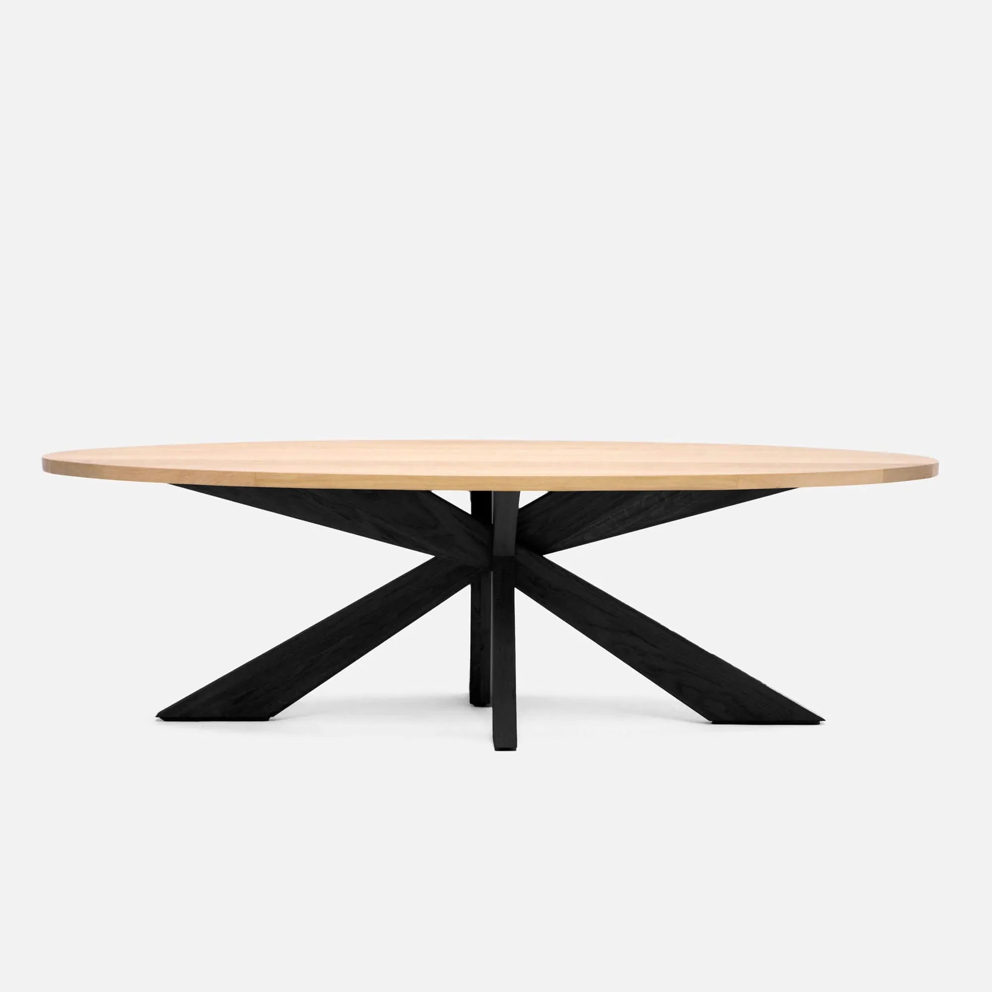 ovale design eettafel eiken tafelblad onderstel zwarte beits en olie