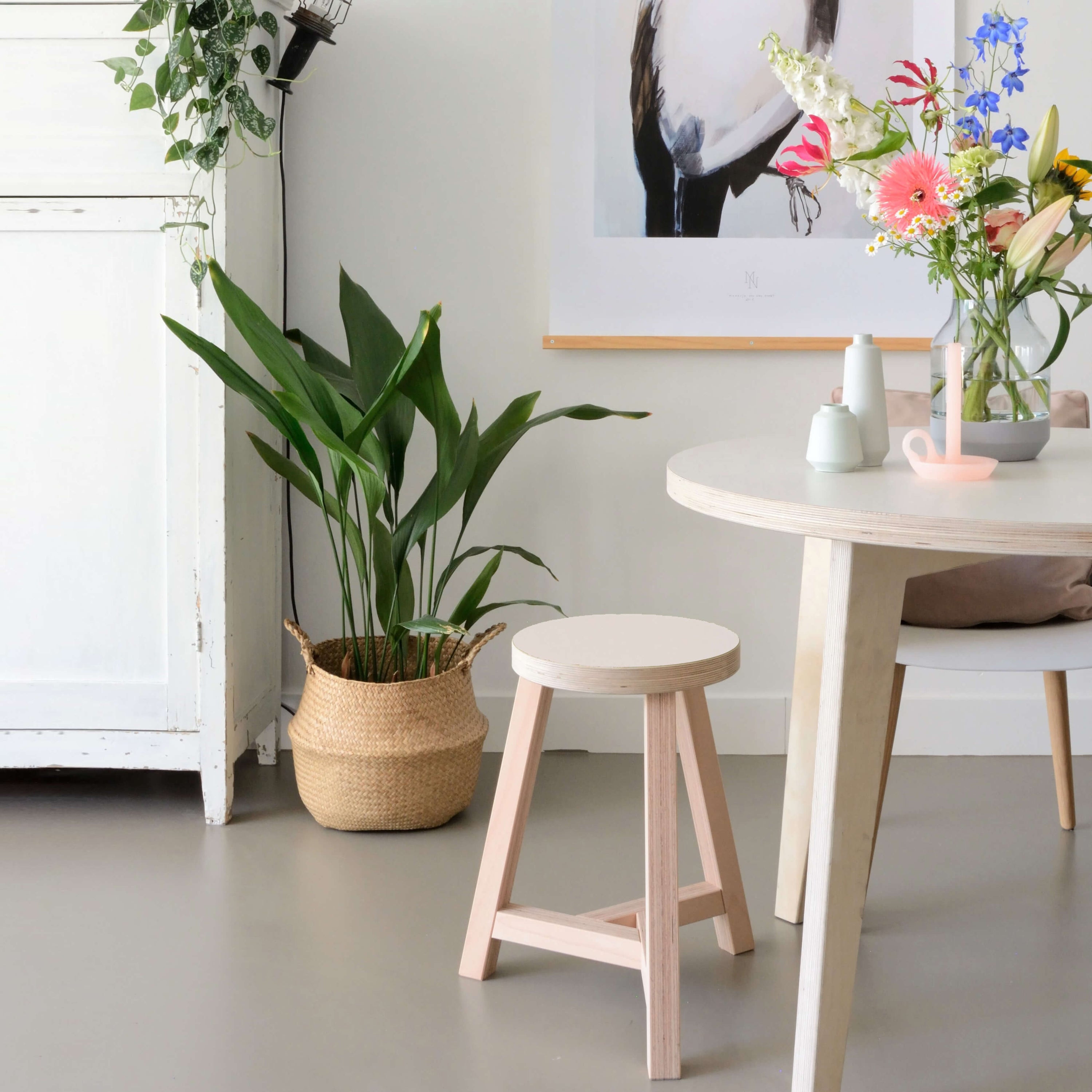 ronde design tafel met kruk