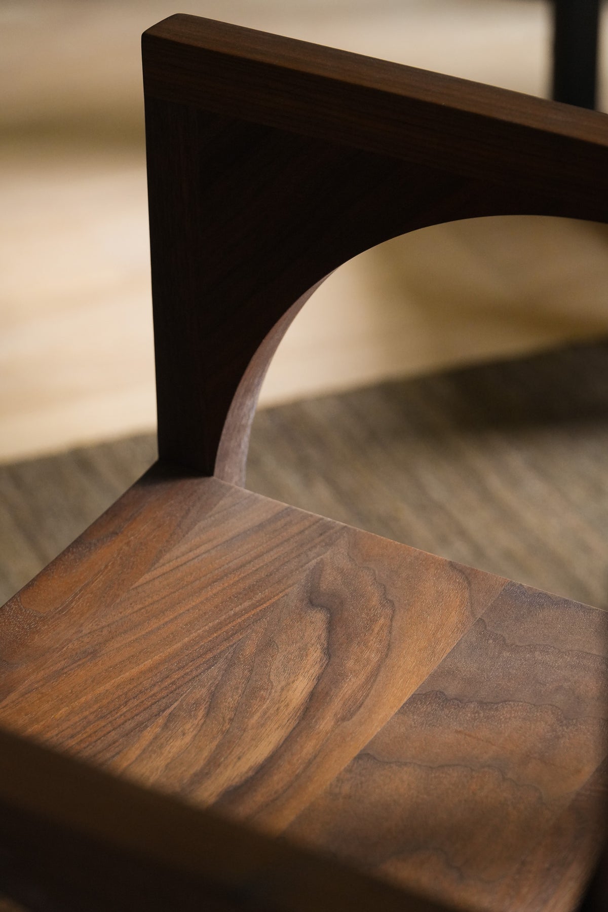 arpdesign-loupe-stoel-noten-detail3