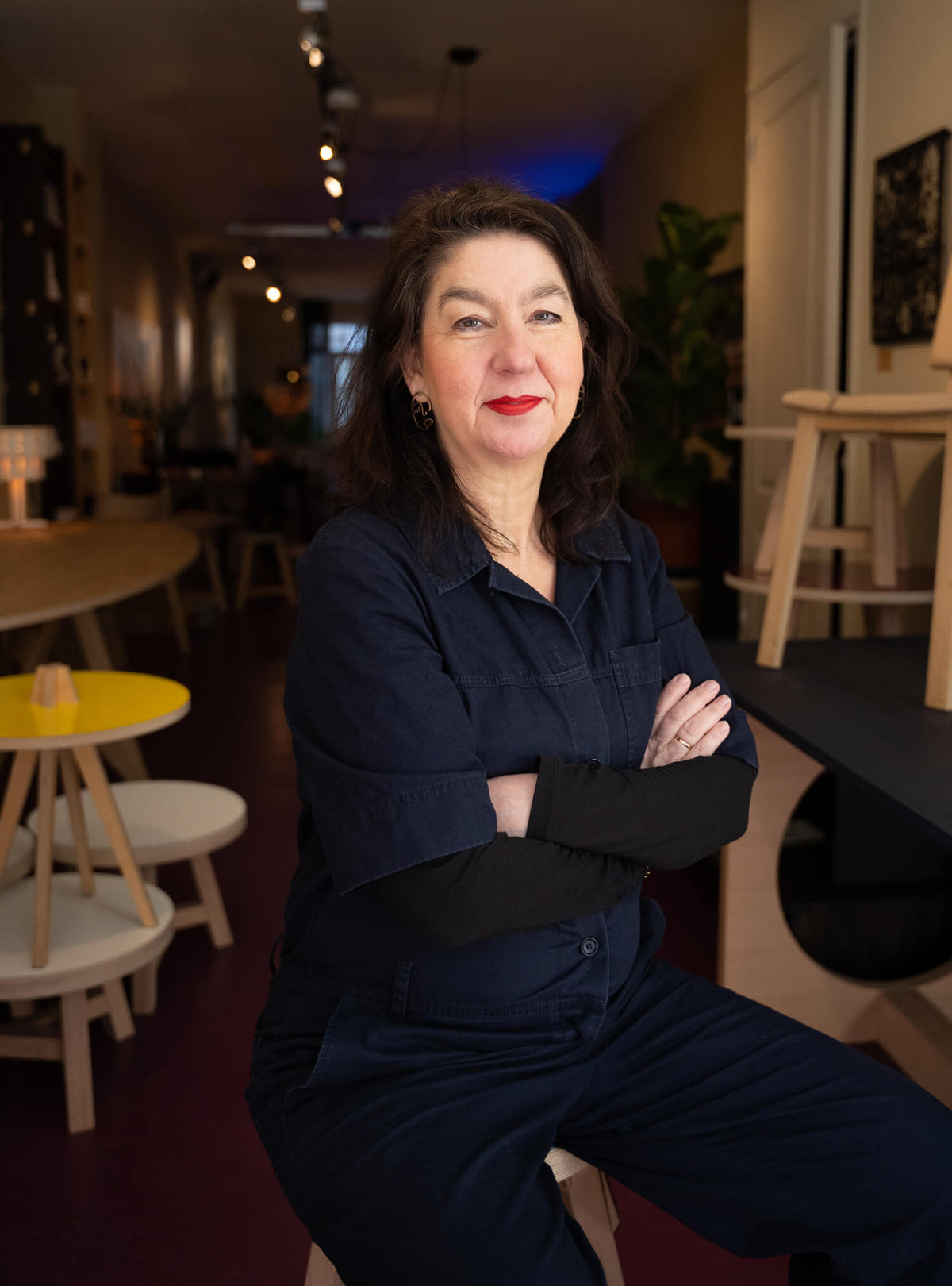 ontwerper sarah trenite in de winkel