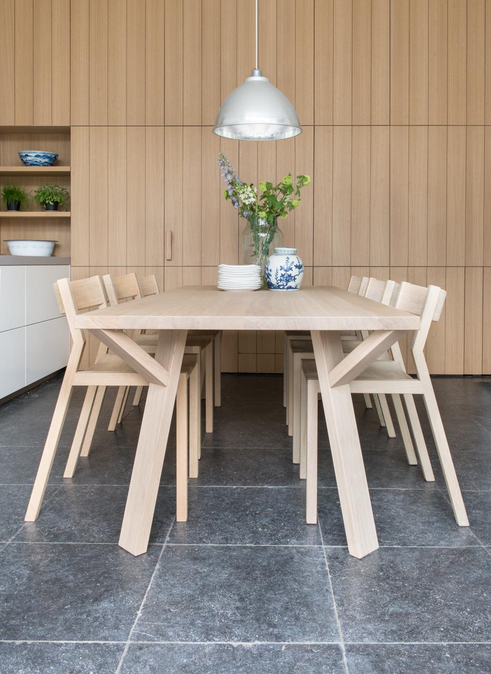 twiglegs classic in keuken met gigi stoelen eiken op eiken arp design